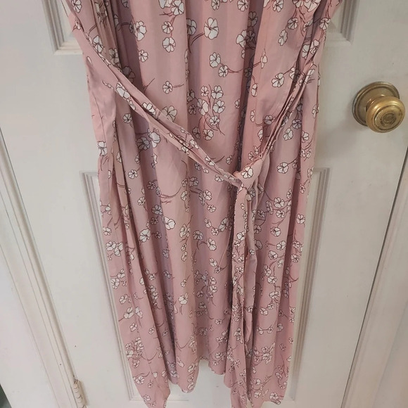 Ava & Viv Pink Floral Flutter Sleeves Tie Waist Crossover Dress in Size 3X - Picture 9 of 13